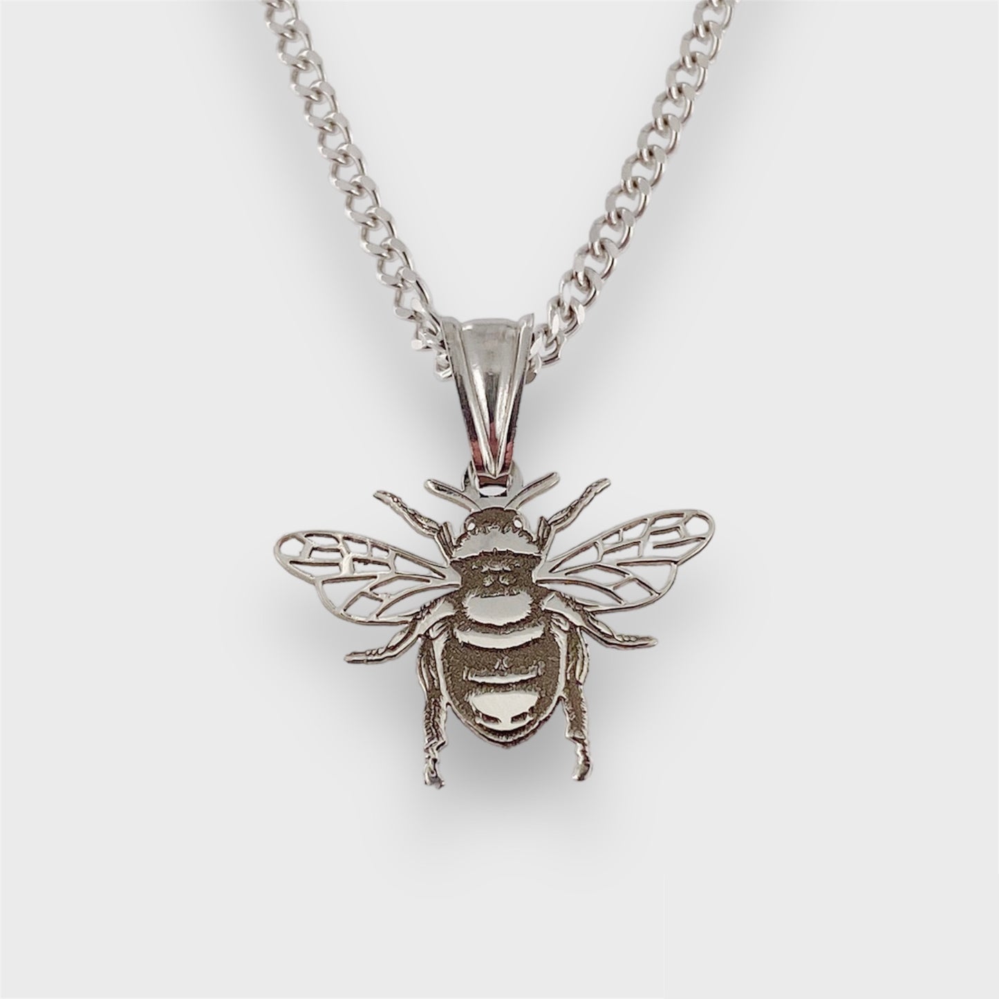 BEE PENDENT