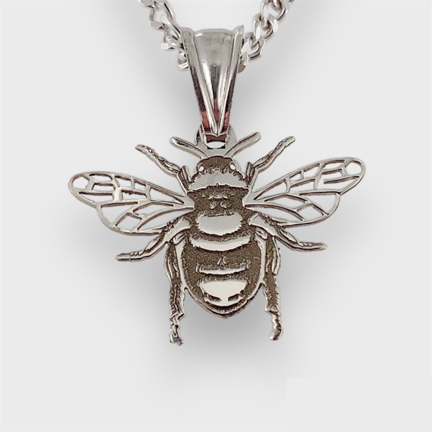 BEE PENDENT