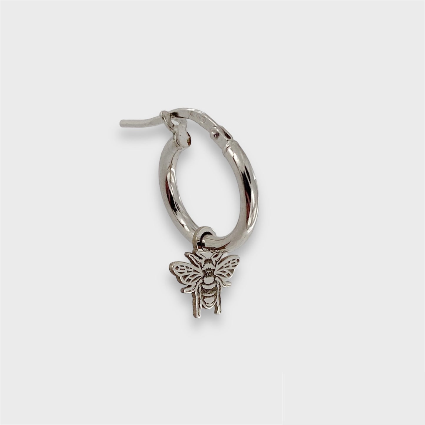 BEE EARING