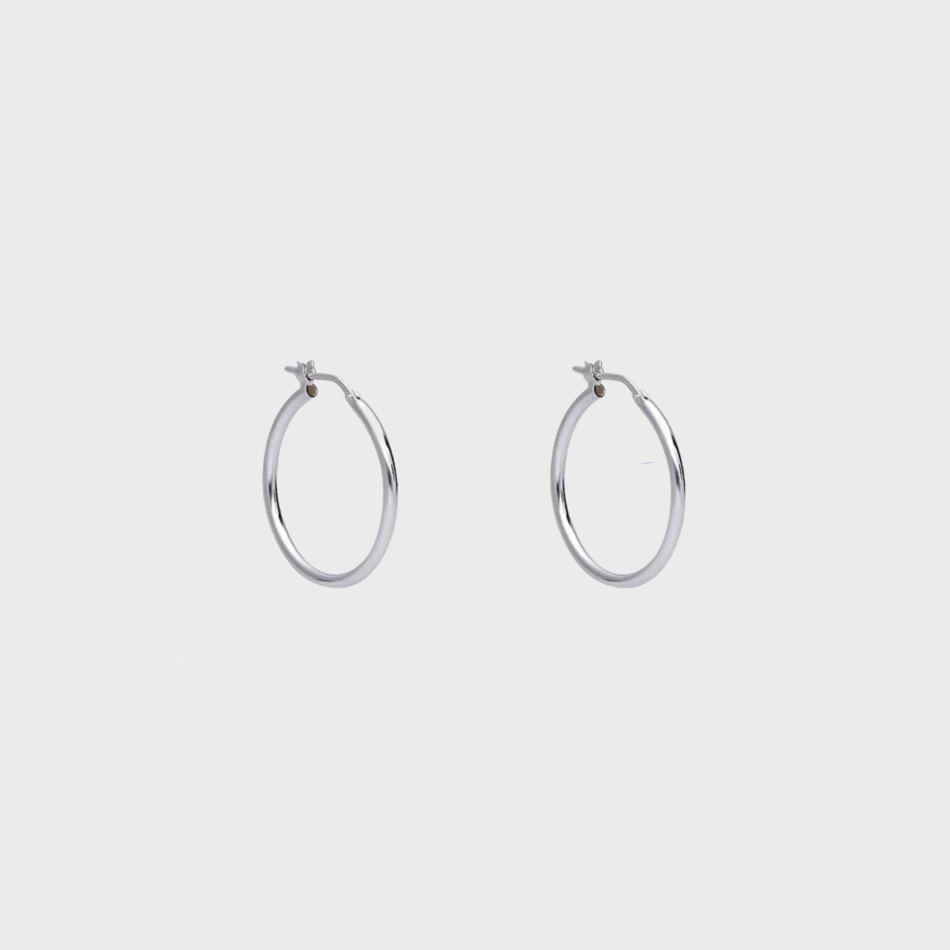 Orecchini cerchio argento rodiato liscio 18mm - snakeway.it